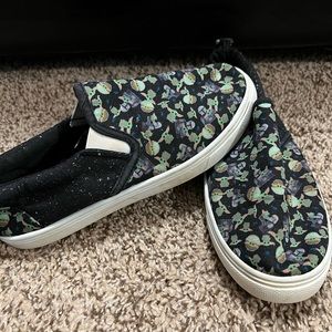 Baby yoda loafers